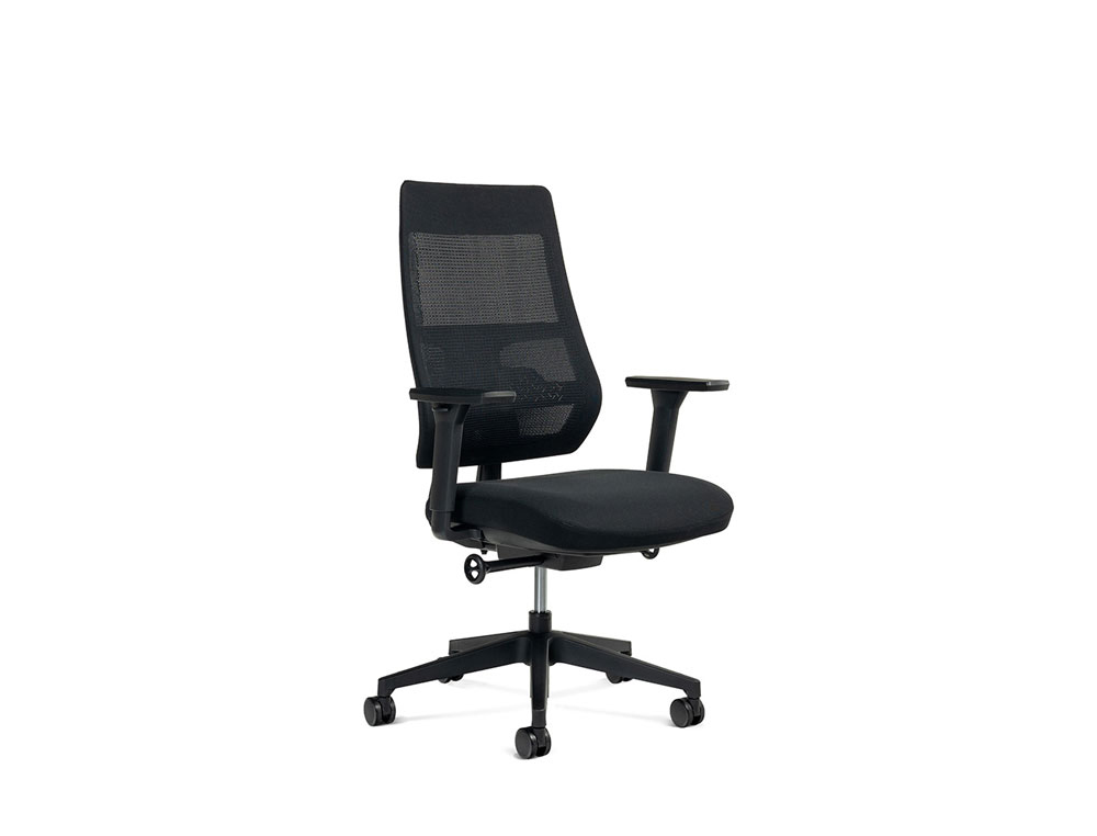 CADEIRA DE DIRECAO ROCADA BRACOS REGULAVEIS BASE POLIMERO ENCOSTO DE MALHA E ASSENTO EM TECIDO PRETO 610X680X1075 MM