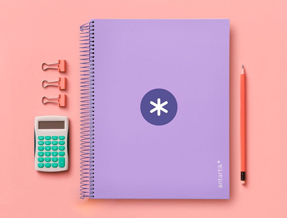 CADERNO ESPIRAL DIN A4 ANTARTIK CAPA FORRADA 120 F 100 GR QUADRICULA 5MM 5 BANDAS DE CORES COR LAVANDA