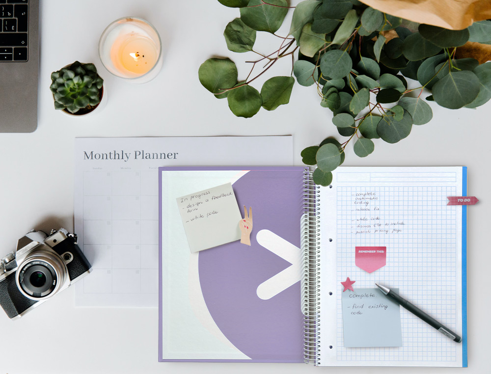 CADERNO ESPIRAL DIN A4 ANTARTIK CAPA FORRADA 120 F 100 GR QUADRICULA 5MM 5 BANDAS DE CORES COR LAVANDA