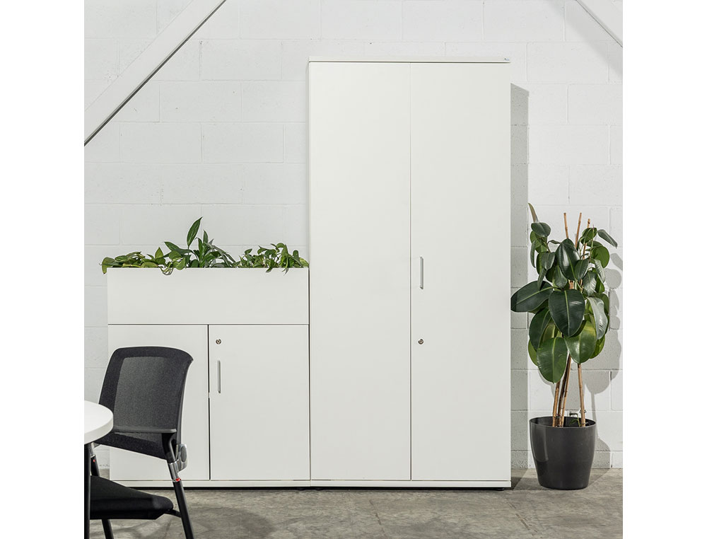 ARMARIO ROCADA COM TRES ESTANTES E DOIS PORTAS INFERIORES SERIE STORE 195X90X45 CM ACABAMENTO AB02 ALUMINIO/CINZA