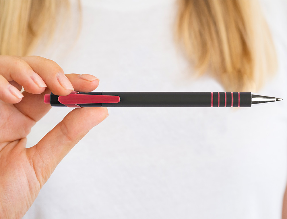 ESFEROGRAFICA Q-CONNECT RETRATIL COM GRIP 0,7 MM COR VERMELHA
