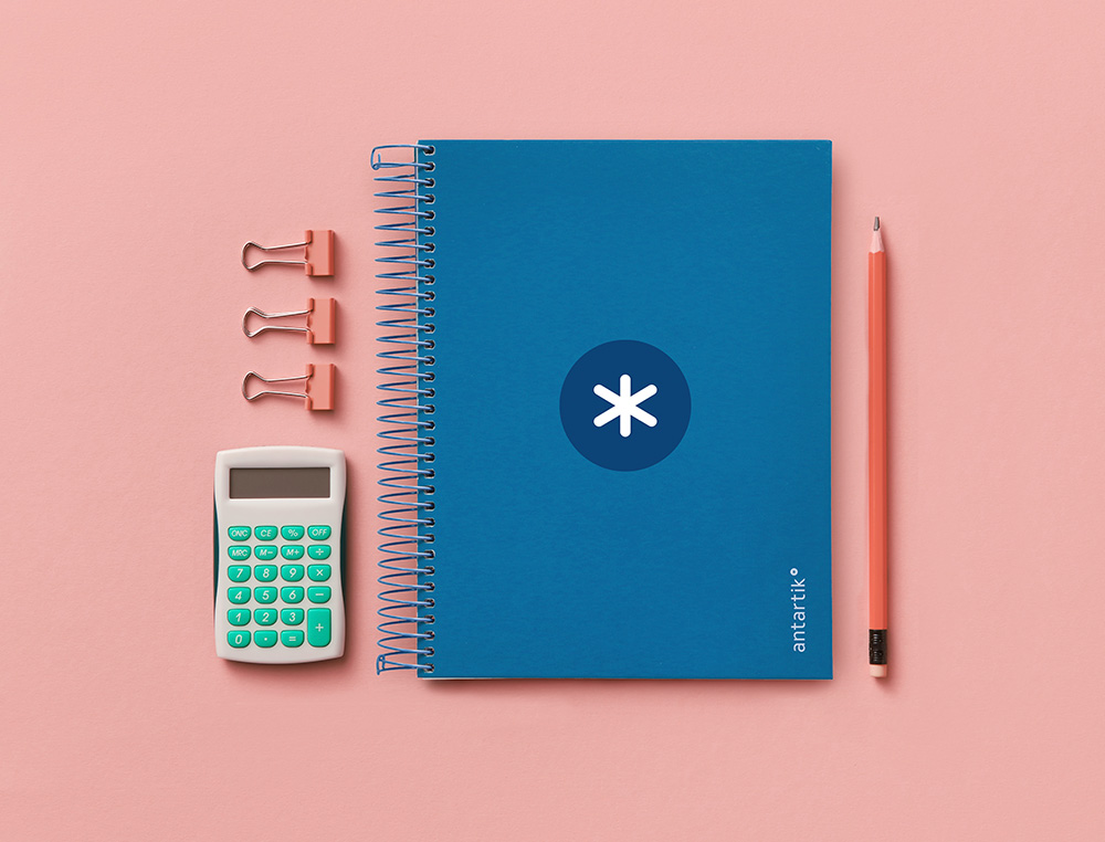 CADERNO ESPIRAL DIN A5 ANTARTIK CAPA FORRADA 120 F 100 GR QUADRICULA 5 MM 5 BANDAS COR AZUL ESCURO
