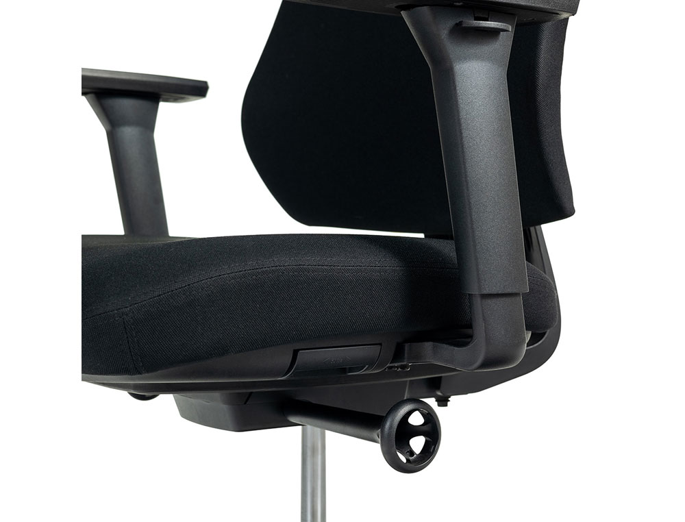CADEIRA DE DIRECAO ROCADA BRACOS REGULAVEIS BASE POLIMERO ENCOSTO E ASSENTO TECIDO ANTI FOGO PRETO 610X680X1075 MM
