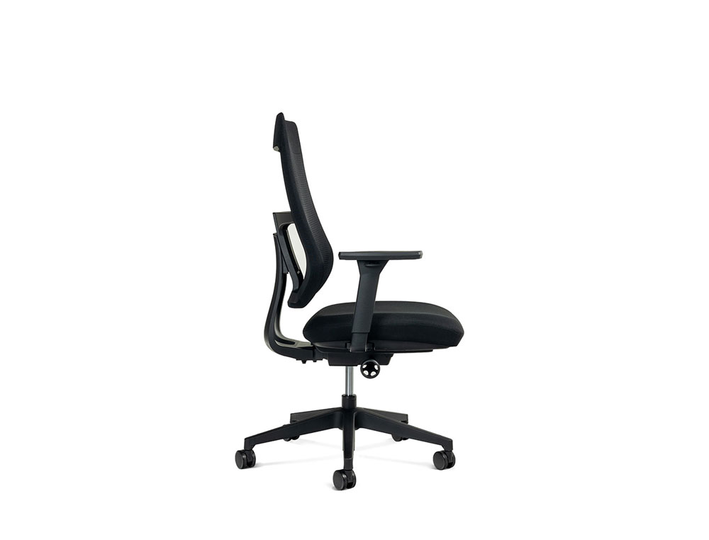 CADEIRA DE DIRECAO ROCADA BRACOS REGULAVEIS BASE POLIMERO ENCOSTO DE MALHA E ASSENTO EM TECIDO AZUL 610X680X1075 MM