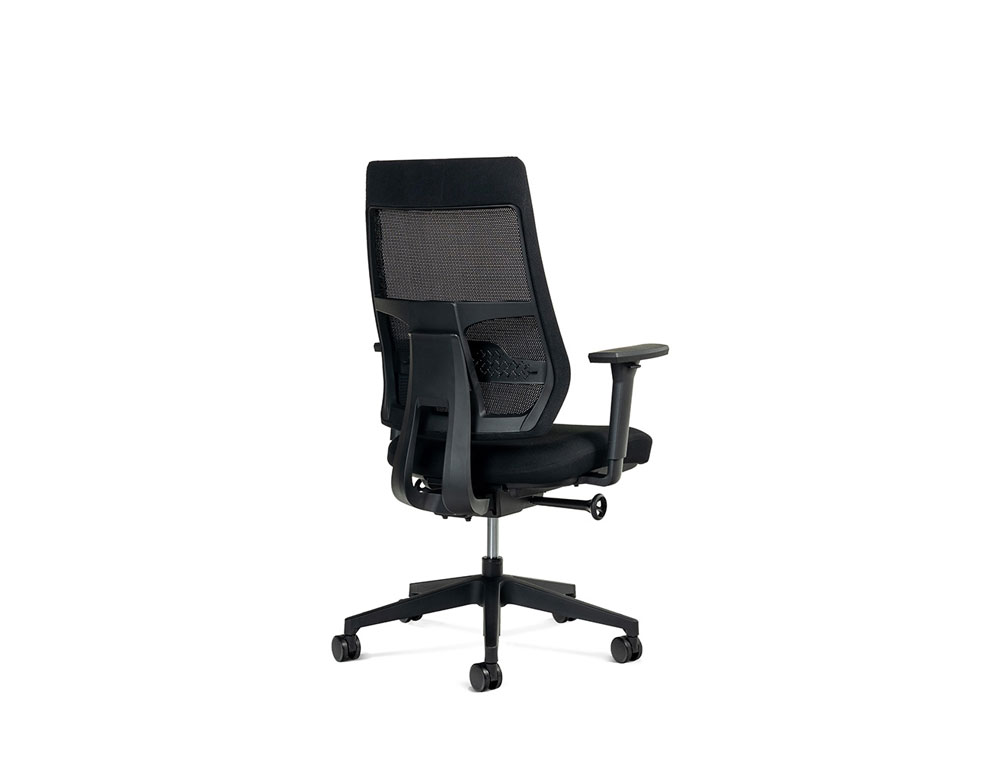 CADEIRA DE DIRECAO ROCADA BRACOS REGULAVEIS BASE POLIMERO ENCOSTO DE MALHA E ASSENTO EM TECIDO PRETO 610X680X1075 MM