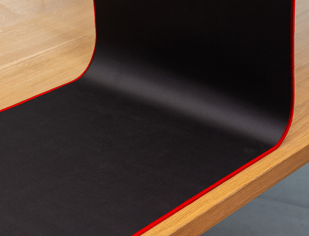 TAPETE PARA RATO Q-CONNECT XXL PRETO COM BORDA VERMELHA 900X400 MM