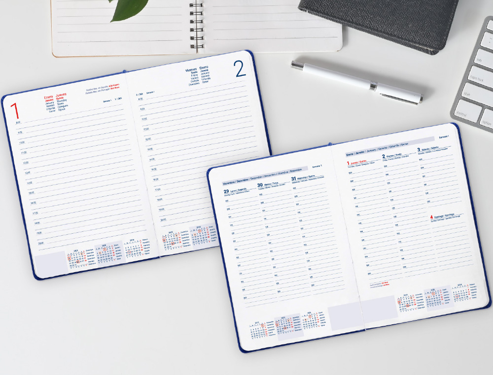 AGENDA ENCADERNADA LIDERPAPEL CORFU 15X21 2026 DIA PAGINA AZUL CLARO PAPEL 60 GR FSC