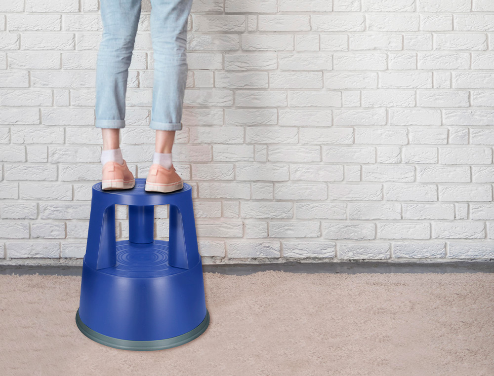 TAMBORETE Q-CONNECT COM RODAS RETRATEIS AZUL